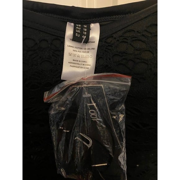 Lookbook Store Bodysuit - Picture 3 of 3